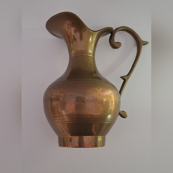 Vintage small brass pitcher made in India - Picture 11 of 16